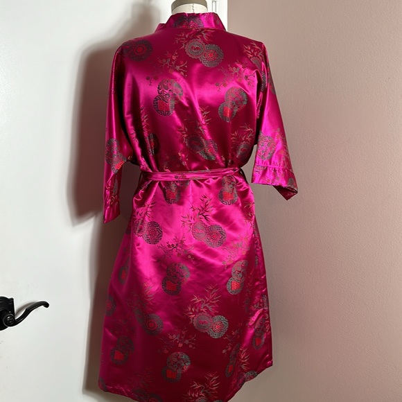 Kimono/ Geisha robe /Size S- M / FUCHSIA /Rayon Brocade - Picture 6 of 9